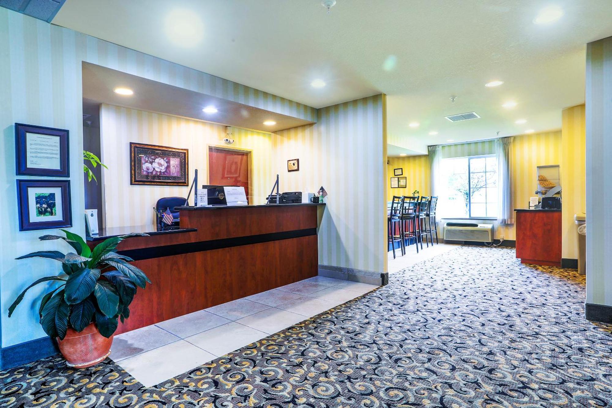 & By Oyo Inn Evansville