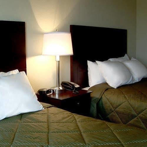 & By Oyo 2* Evansville